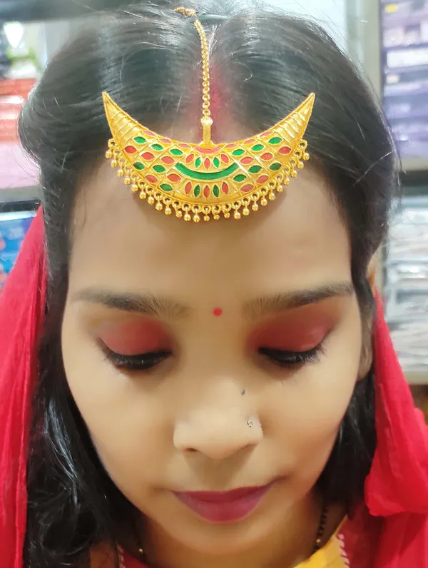 Assamese_Traditional_Copper_Gold_Plated_Red_Green_Colour_Maang_Tikka_For_Women